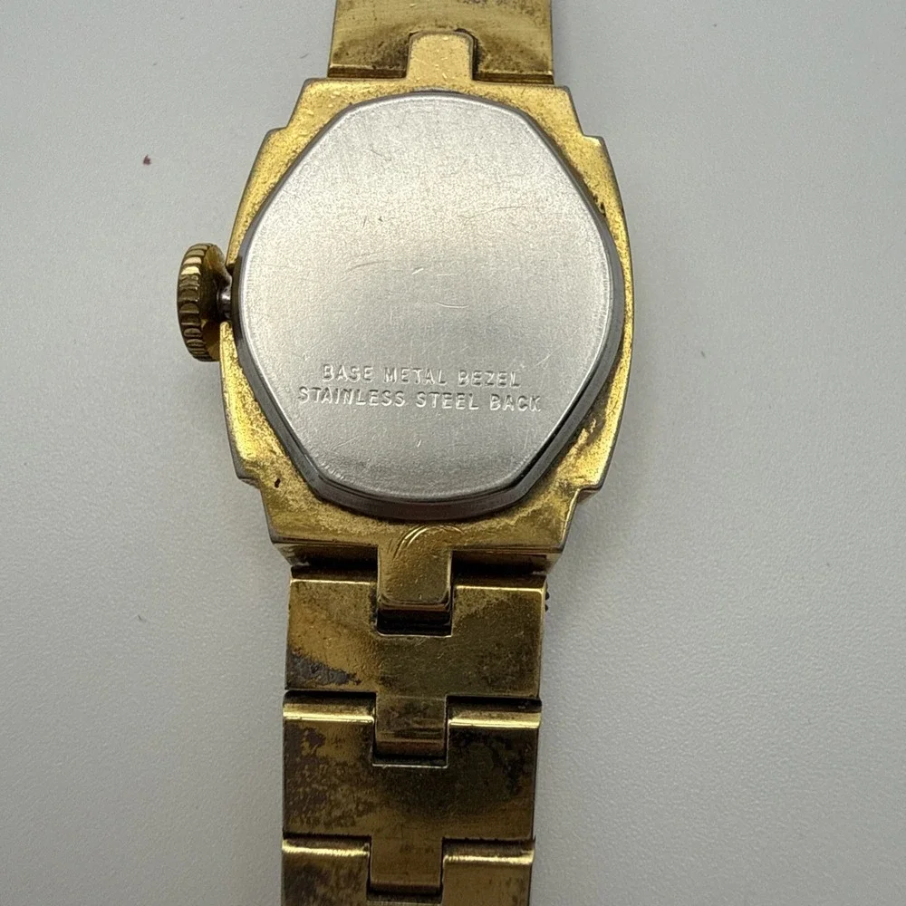 Vintage Timex Mechanical Women's Watch 18mm Gold Tone* Winds, Runs, Keeps Time !